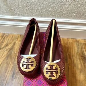 Tory Burch quilted Minnie with metal logs Nappa leather size 7